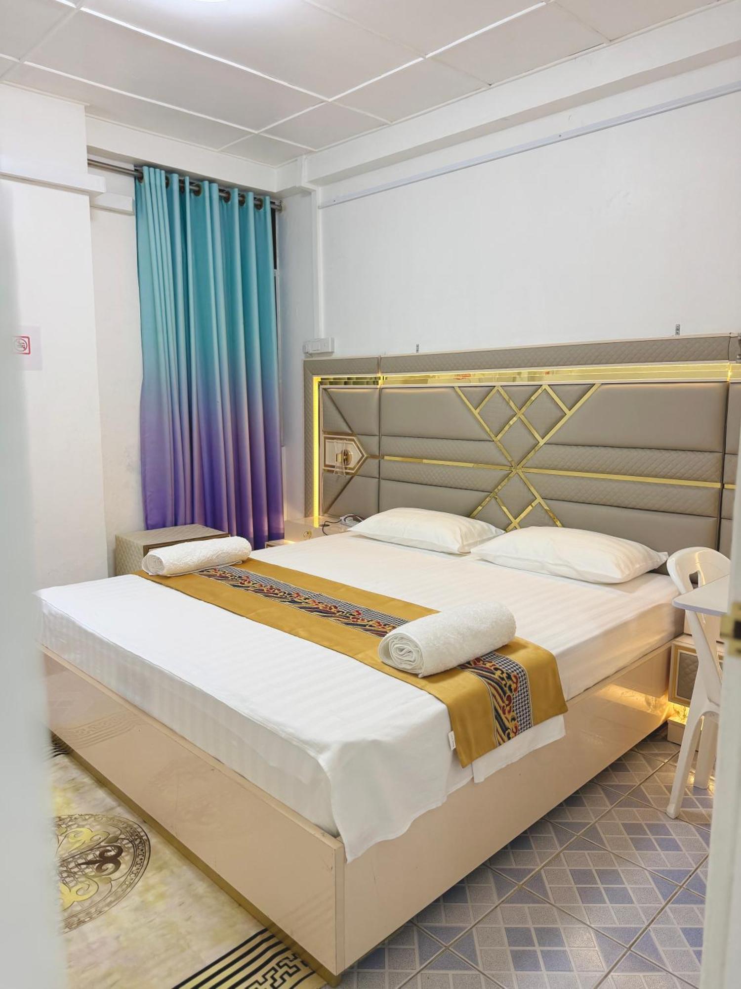 Ontrack Travel Apartment Male Exterior foto