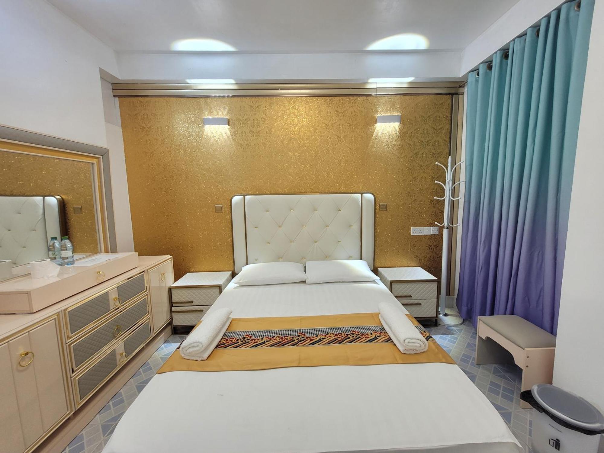 Ontrack Travel Apartment Male Exterior foto